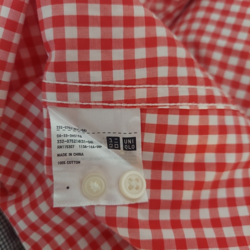 ☂️3/$30. Uniqlo men's dress shirt, size medium, Red Plaid - Picture 7 of 7